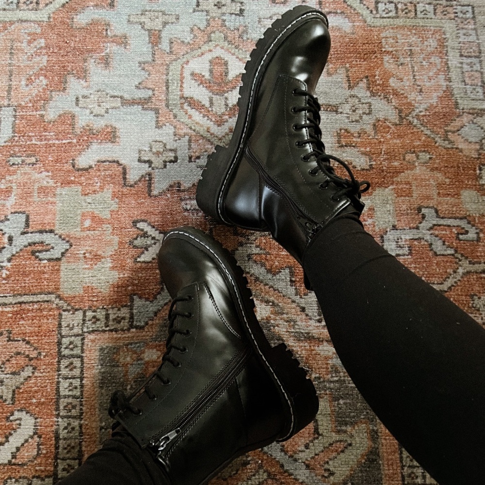 Forever 21 black boots great condition worn 3x